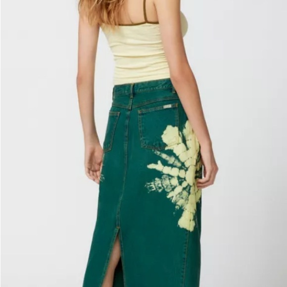 Urban Outfitters Dresses & Skirts - Urban Outfitters Green Tie-Dye Midi Skirt